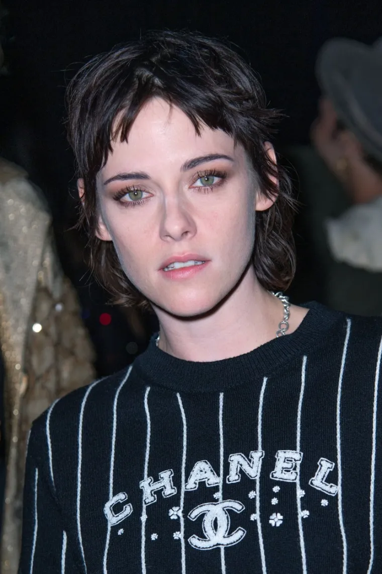 Glumica Kristen Stewart je uvijek brinula o veličini svojih ušiju. &quot;Neugodno mi je zbog veličine mojih ušiju, a i nekako sam mršava&quot;, rekla je jednom prilikom. Kao dijete bila je i izrazito sramežljiva.