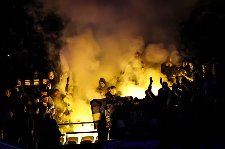 Interventni policajac ozlijeđen u kaosu na stadionu u Londonu: 'Belgijski huligani htjeli su provaliti na domaći sektor, jedva su ih zaustavili'