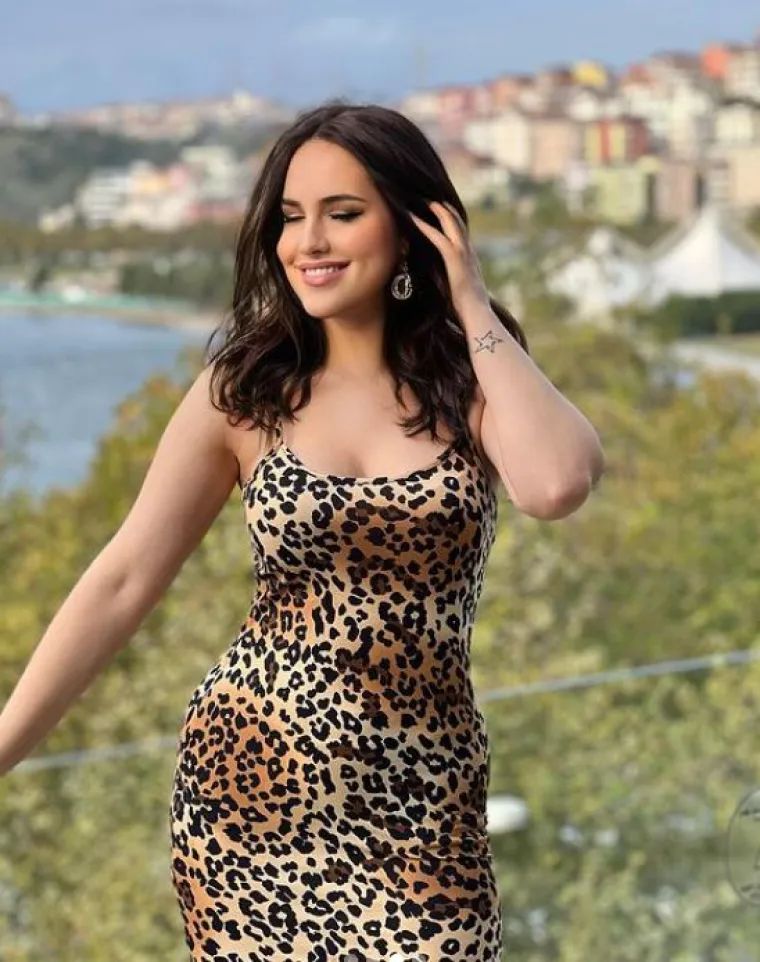 Atraktivna pjevačica zablistala u nikad izazovnijem izdanju, fanovi je zasuli porukama: 'Wow, izgledaš fantastično'