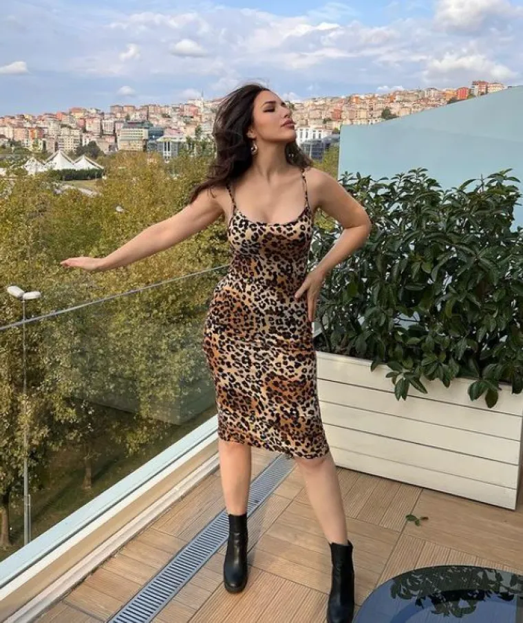 Atraktivna pjevačica zablistala u nikad izazovnijem izdanju, fanovi je zasuli porukama: 'Wow, izgledaš fantastično'