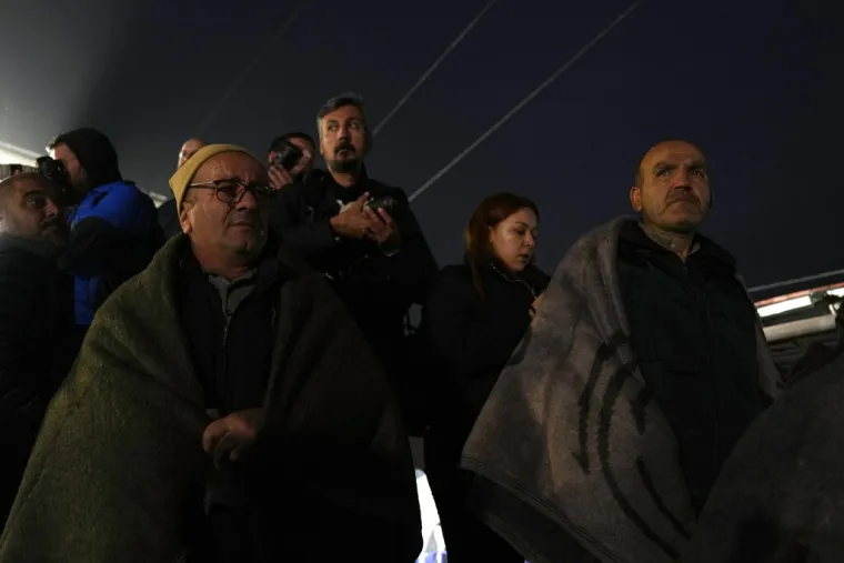 Prizori užasa s mjesta strašne eksplozije: Poginulo je 40 ljudi, rodbina u očaju čeka vijesti