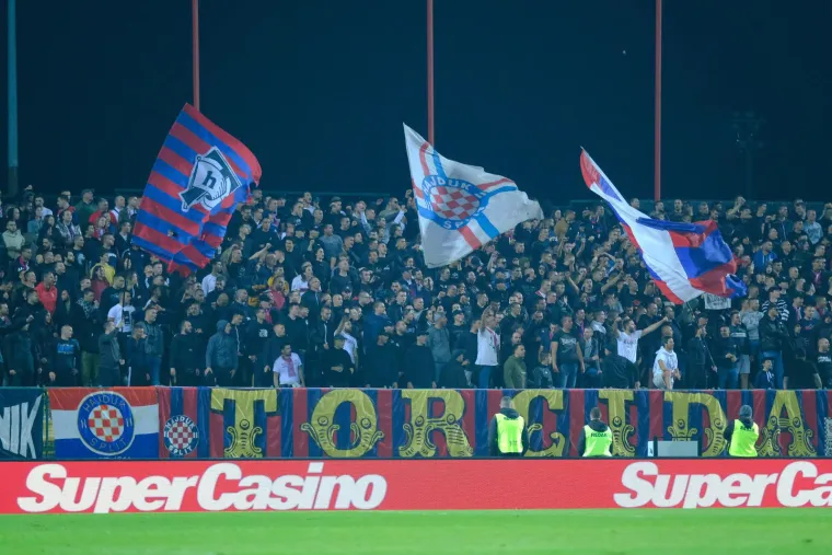 Nije moglo bez nereda. Pogledajte kako je policija privodila navijače nakon utakmice Hajduka i Gorice