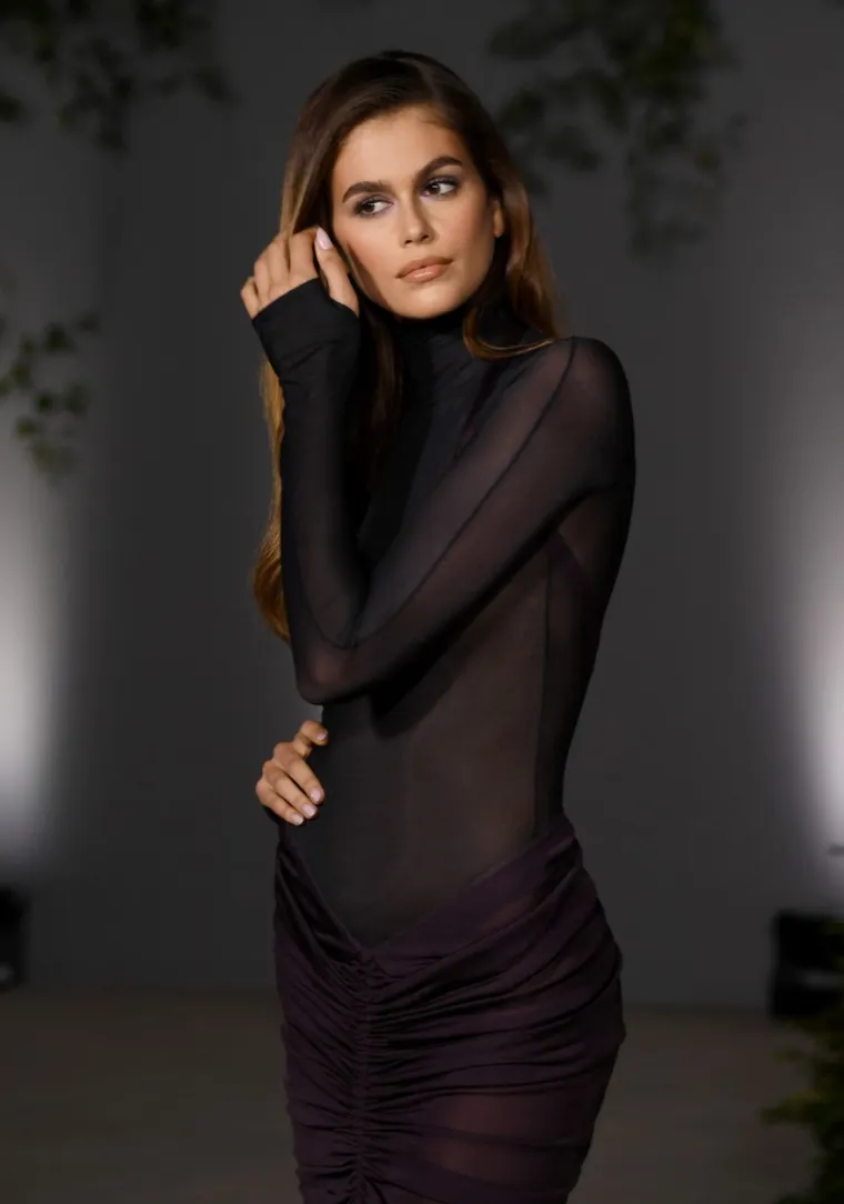 Kaia Gerber vs. OIivia Wilde: Obje su se odvažile na vrlo hrabre haljine - grudi se sasvim jasno vide