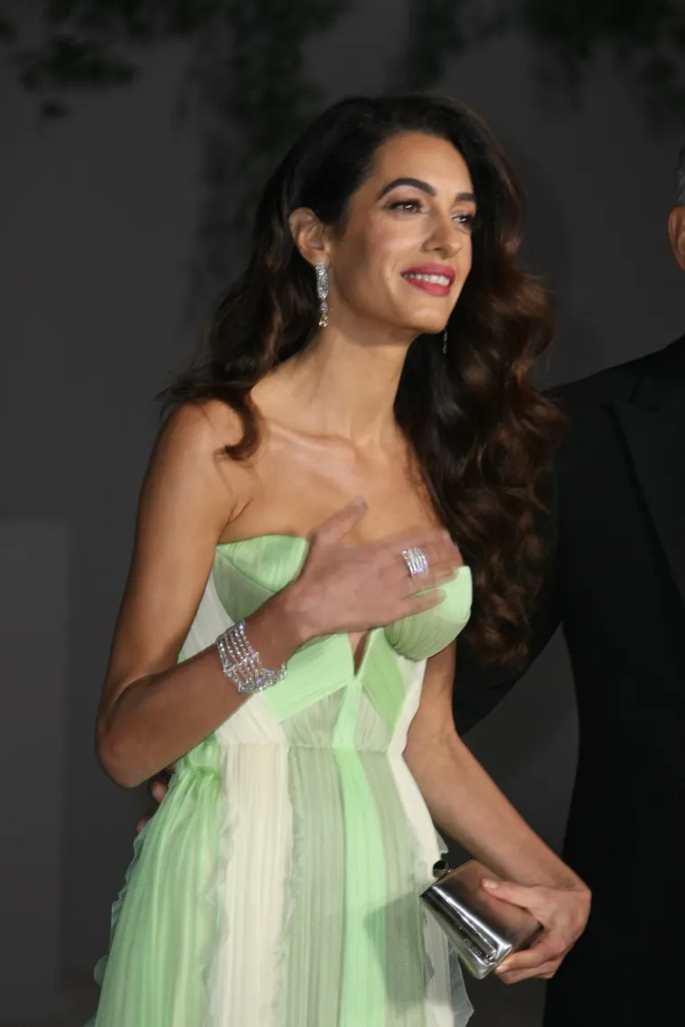 George i Amal Clooney odsad zovu najhot holivudskim parom: Od izgleda do energije, oni su doista nenadmašan par