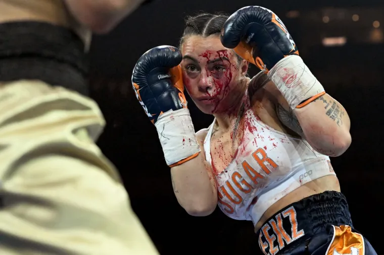 Boksački 'masakr' u teniskom hramu: U&scaron;le su u ring i pomlatile se za ne povjerovati; 'Ovo posvećujem svom bratu, bio je sa mnom u kutu'