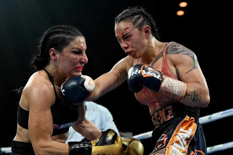 Boksački 'masakr' u teniskom hramu: U&scaron;le su u ring i pomlatile se za ne povjerovati; 'Ovo posvećujem svom bratu, bio je sa mnom u kutu'