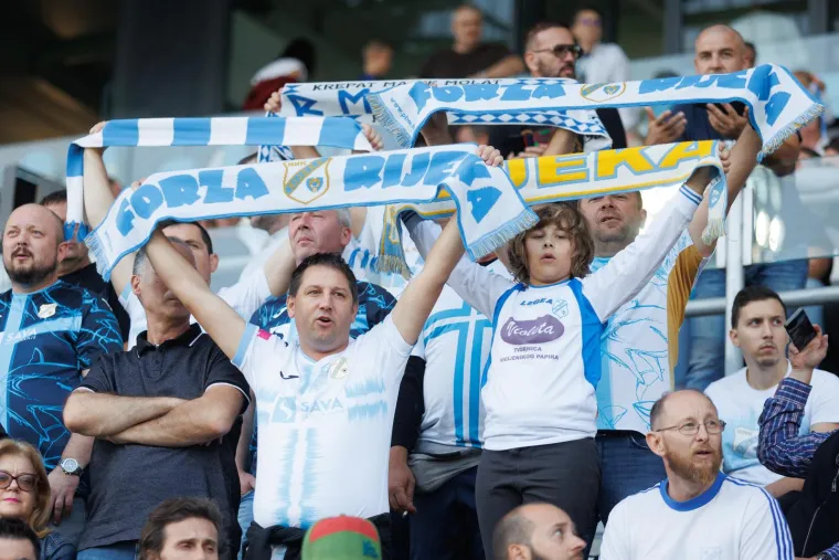 HNL GALERIJA Delirij Torcide u Gorici, Armada se prisjetila heroja Domovinskog rata