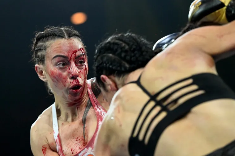 Boksačice u okr&scaron;aju za svjetsku titulu pružile rijetko brutalnu borbu, krv je liptala na sve strane