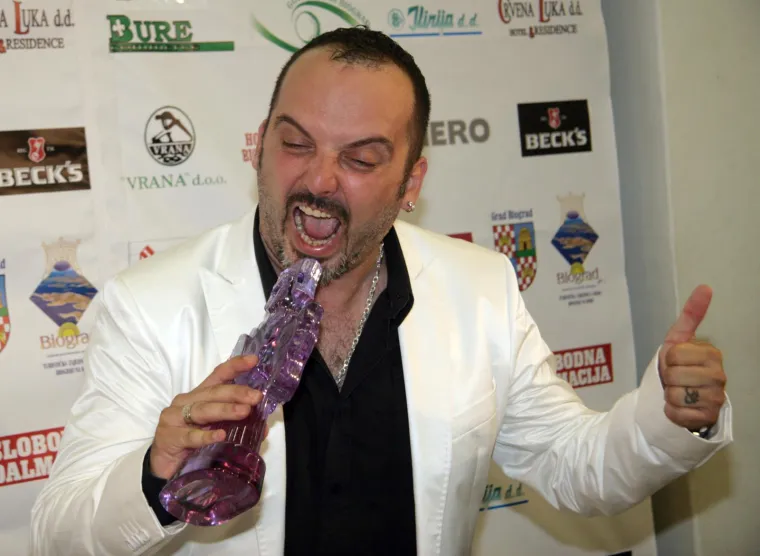 Sjećate li se kako je izgledala glava Tonija Cetinskog prije nego &scaron;to mu je narasla: 'Ne može mi ni estetska kirurgija pomoći'