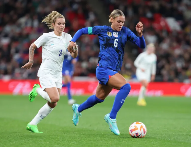 Svi su se pitali tko je mlada ljepotica pokraj Mbappea: Kći je slavnog oca, a u Pariz je stigla poslom