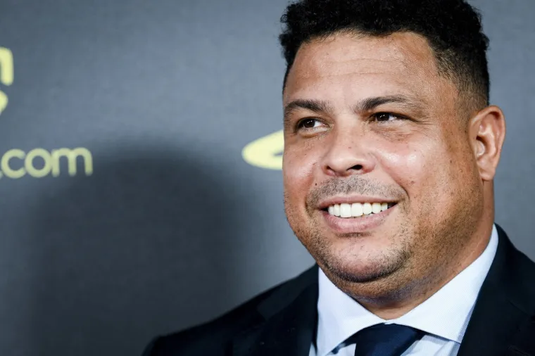 Glamurozna ceremonija Zlatne lopte: Supruge i djevojke nogometaša zabljesnule; Jedan par okrenuo je glavu kamerama i fotoobjektivima