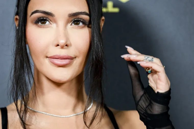 Glamurozna ceremonija Zlatne lopte: Supruge i djevojke nogometaša zabljesnule; Jedan par okrenuo je glavu kamerama i fotoobjektivima