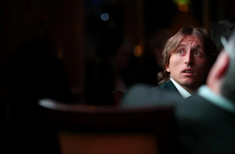 Otkud oni na tulumu? Procurilo tko je atraktivna crnka koju je Luka Modrić grlio na rođendanu svog zvjezdanog suigrača: Iznenadit ćete se