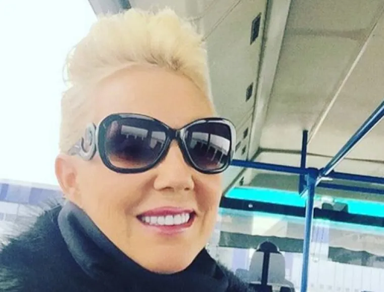 &quot;Podigla sam ručnu i potpuno promijenila način prehrane. Okrenula sam se hrani bogatoj omega tri i omega šest masnim kiselinama, izbacila sam svinjetinu i janjetinu, sve kuham u vodi i na pari, a kruh sam izbacila u potpunosti. Jedem voće i povrće, a volim i popiti čašu ili dvije vina. Cijela ta moja priča je postala veoma umjerena, ne smijem se prejesti, ali ni biti gladna. Volim plivati, šetati, vježbati jogu&quot;, rekla je u jednom intervjuu. 
