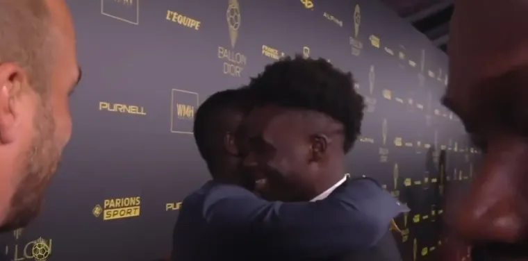 Susret dviju zvijezda i jedna tajna poruka na uho na Ballon d'Oru okrenule Englesku naglavačke: Je li mu majstor sugerirao dolazak u Liverpool?