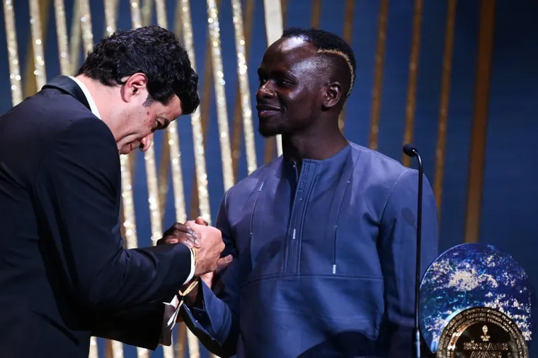 Susret dviju zvijezda i jedna tajna poruka na uho na Ballon d'Oru okrenule Englesku naglavačke: Je li mu majstor sugerirao dolazak u Liverpool?
