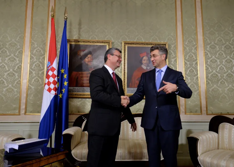 Točno šest godina prošlo je od kako je izglasano povjerenje Vladi mandatara Andreja Plenkovića. Da, dogodilo se to 19. listopada 2016. godine kada je Tihomir Orešković, premijer s najkraćim mandatom ikad predao ovlasti - ni ne znajući, ali premijeru Hrvatske s najdužim mandatom. 