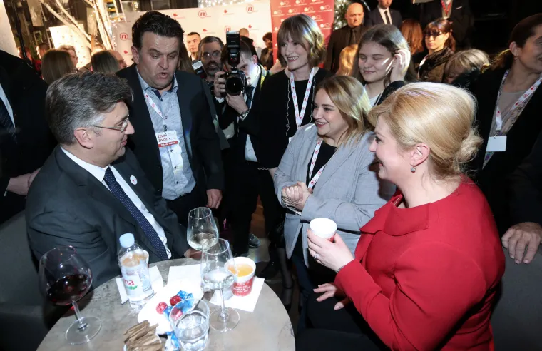 Tijekom 12. humanitarnog koncerta Želim život premijer Andrej Plenković javljao se na telefon u Call centru, a bio je u društvu nekih osoba iz javnog života, među kojima i sadašnji RTL-ov novinar Andrija Jarak. 