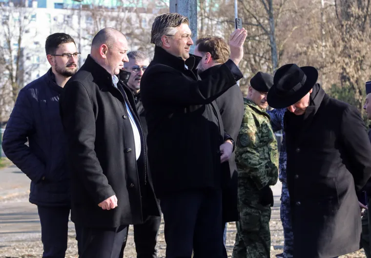 Letjelica te&scaron;ka &scaron;est tona jedne večeri u ožujku pala je u &scaron;ire sredi&scaron;te Zagreba. Preletjela je tri zemlje članice NATO-a, a u hrvatskom zračnom prostoru zadržala se čak 7 minuta.