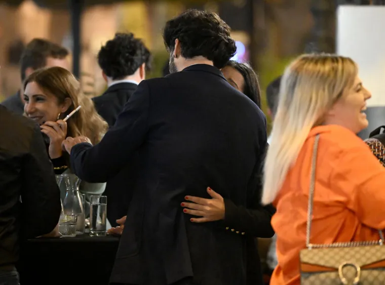 Kristina Krepela i Marin Miletić razmjenjivali nježnosti pred svima, glumici je ruka poletjela i na &scaron;kakljivo mjesto