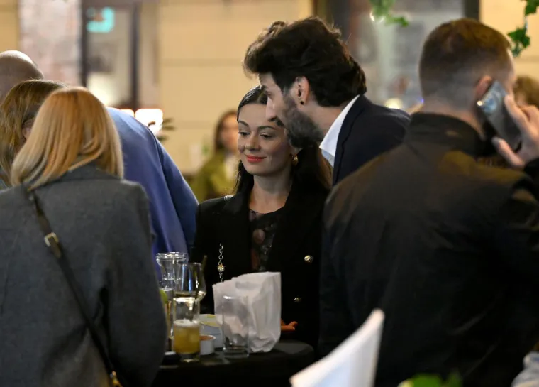 Kristina Krepela i Marin Miletić razmjenjivali nježnosti pred svima, glumici je ruka poletjela i na &scaron;kakljivo mjesto