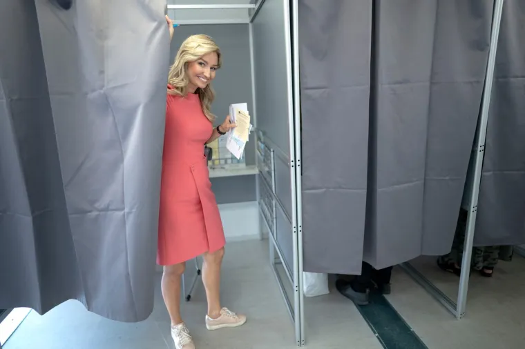 Je li ovo najzgodnija političarka na svijetu? Zanosna Ebba zamjenica je premijera, a svojom pojavom ostavlja bez daha