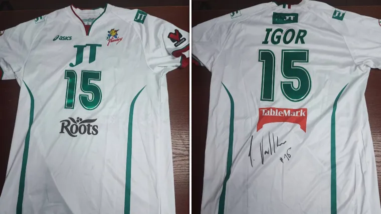 Potpisani dres odbojkaša Igora Omrčena iz japanske lige