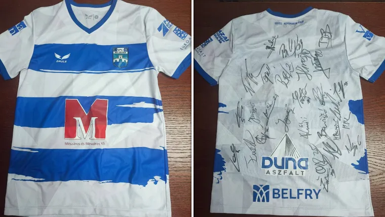 Dres NK Osijeka s potpisima svih igrača