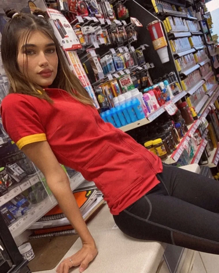 Ljepotica koju je na TikToku dosad zapratilo oko 450 tisuća ljudi izjavila je da zarađuje samo tristotinjak kuna tjedno, dok na hranu istodobno troši oko pet stotina kuna.