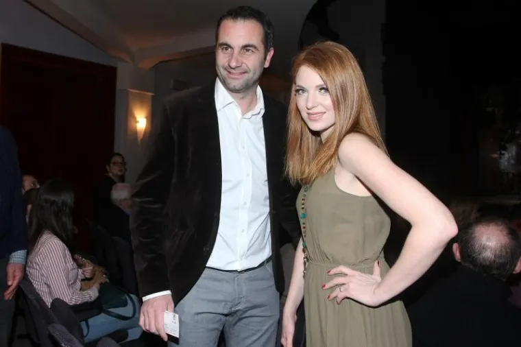 Joško Lokas bio je osam godina u braku s Ivanom Silom kad je 2008. na snimanju upoznao glumicu Natašu Janjić. Par je odmah započeo vezu koju su isprva dobro skrivali od javnosti. Joško je zbog Nataše napustio suprugu koja je tad bila trudna s njihovim trećim djetetom, te se od nje 2009. godine i razveo. Nakon godinu dana, počeli su se zajedno pojavljivati u javnosti. 