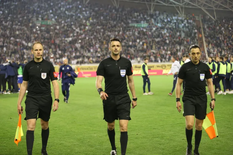 Navijačko prepucavanje, bitka na terenu i jedan genijalan potez: Prisjetite se zadnjeg derbija na Poljudu