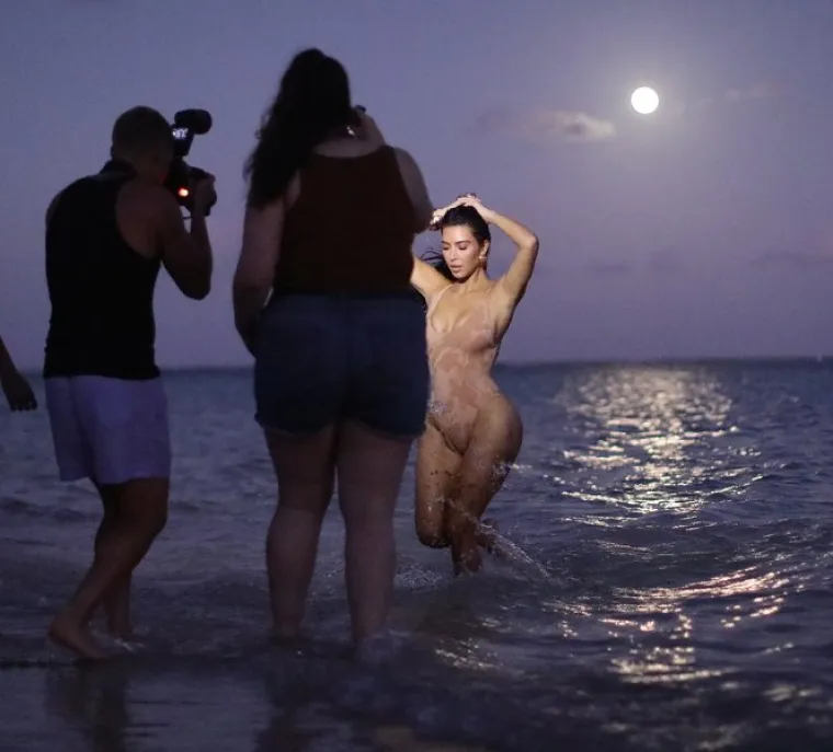 Slažete li se? Kim Kardashian u svakom izdanju opasno diže otkucaje, pogledajte najseksi objave u zadnje vrijeme