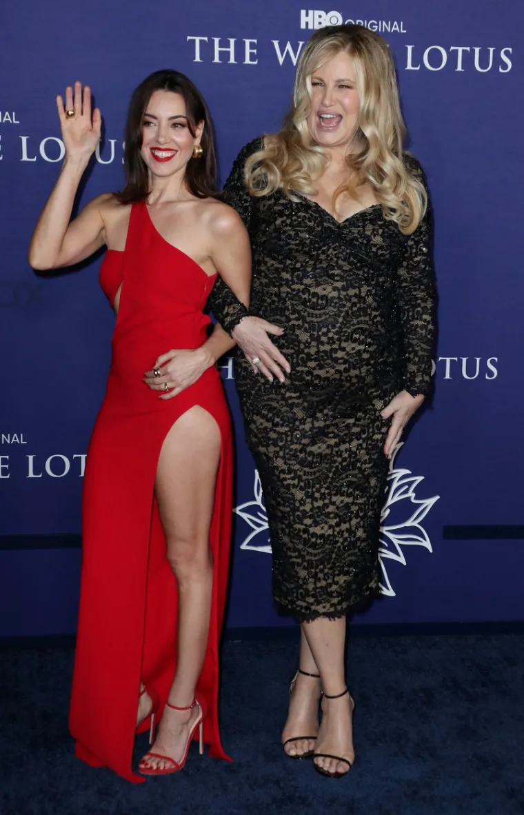 Aubrey Plazam, Jennifer Coolidge