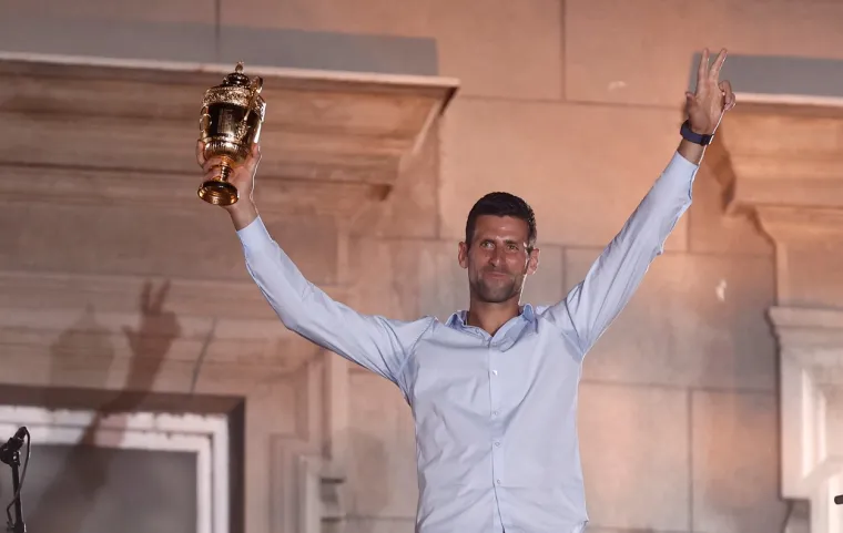 1. Novak Đoković - neto vrijednost 220 milijuna dolara (1,7 milijardi kuna) - Đoković je postao jedan od najboljih tenisača svih vremena nakon karijere ispunjene impresivnim pobjedama. Godine 2016. godine postao je prvi igrač koji je osvojio sve četiri glavne titule na tri različite podloge. On je i jedini tenisač koji je osvojio svih devet Masters 1000 turnira. Bio je najbolje rangirani igrač ATP-a u pet različitih navrata.