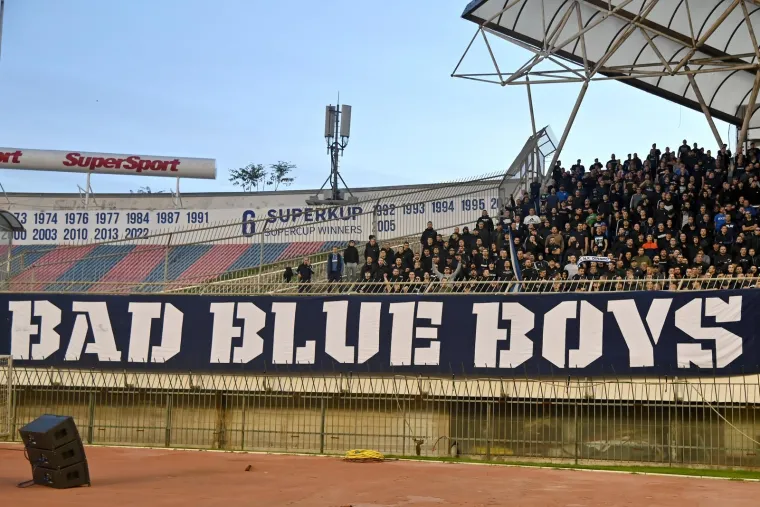 GALERIJA Praznik hrvatskog nogometa: Sjajna atmosfera vlada na tribinama Poljuda, rovovska bitka na terenu