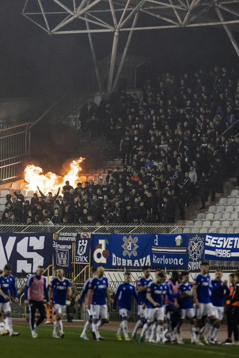 GALERIJA Požar na Poljudu nakon utakmice: Navijači zapalili stolice na tribinama
