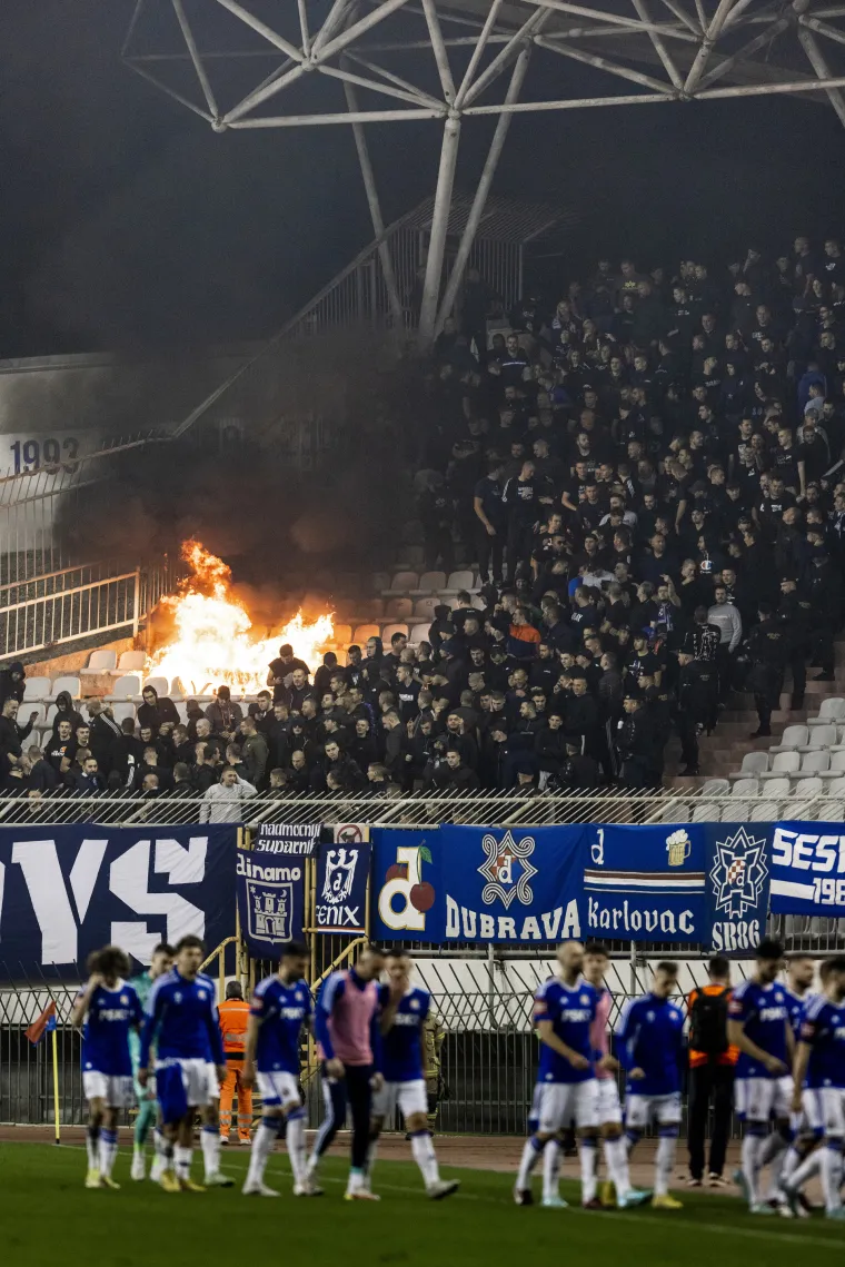 GALERIJA Požar na Poljudu nakon utakmice: Navijači zapalili stolice na tribinama