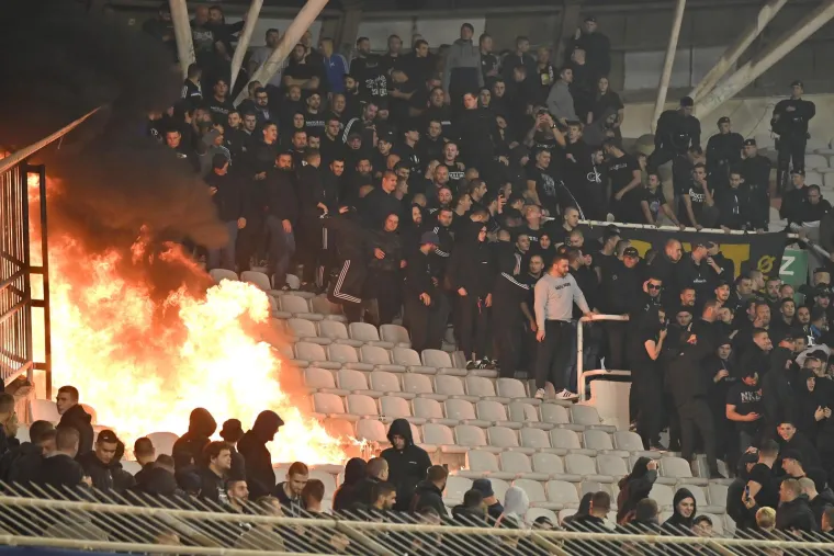 Vatreni derbi na Poljudu &scaron;okirao srpske medije: 'Skandal u Splitu, palili su na&scaron;e zastave i slavili u transu, bio je kaos. Užasne scene'