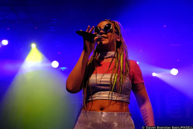 Pjesma je već postala hit među obožavateljima, s vi&scaron;e od 900 tisuća pregleda na YouTubeu, a komentari su samo potvrdili njezin uspjeh. 