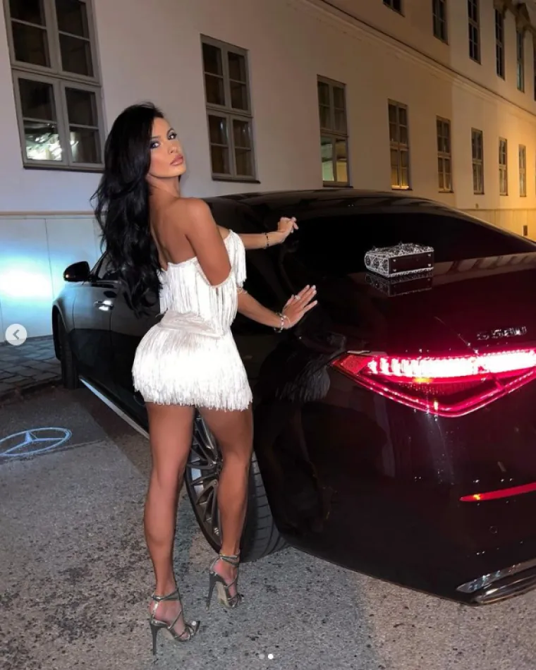Fatalna Anđela na poklon dobila luksuznu pilu, no teško da ćete je kraj njenih oblina zapaziti: 'Previše sam ga htjela...'