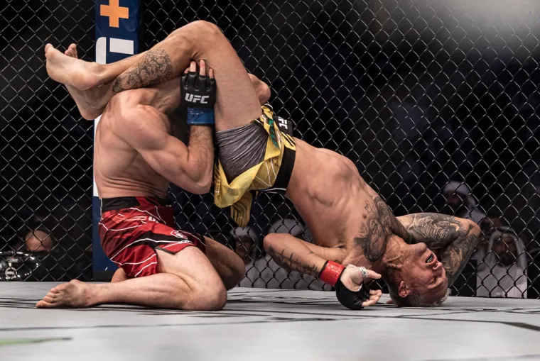 Khabibov veliki prijatelj postao prvak UFC-a u lakoj kategoriji, pogledajte kako je Rus razbio Oliveiru