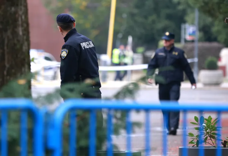 Okružili Esplanadu, pripremili željezne ograde. Zagrebački 'plavci' spremni za krimski summit, reguliraju i promet