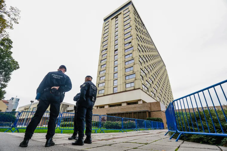 Okružili Esplanadu, pripremili željezne ograde. Zagrebački 'plavci' spremni za krimski summit, reguliraju i promet