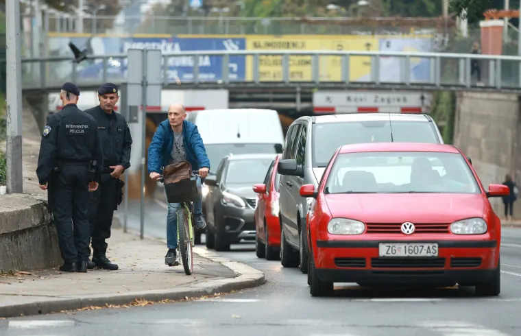 Jake snage MUP-a raspoređene po cijelom gradu, Zagrepčane čeka prometni pakao, pogledajte kako izgleda centar grada