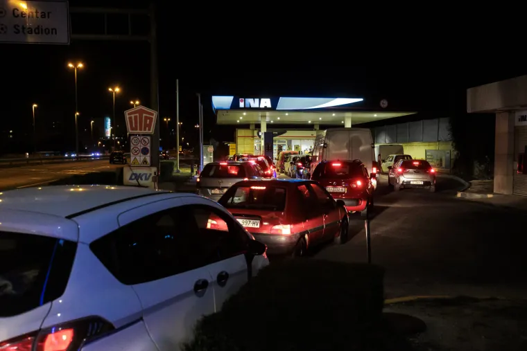 Nakon krkljanca zbog Pelosi, sada ista stvar, ali zbog goriva: Ovako izgledaju benzinske pumpe diljem Hrvatske