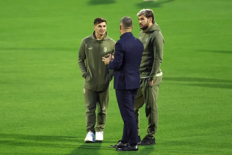 Nesvakida&scaron;nje scene na Maksimiru: Rossoneri nisu odradili trening, &scaron;etali su po stadionu