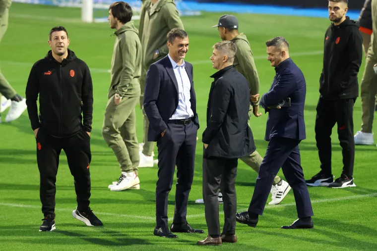 Nesvakida&scaron;nje scene na Maksimiru: Rossoneri nisu odradili trening, &scaron;etali su po stadionu