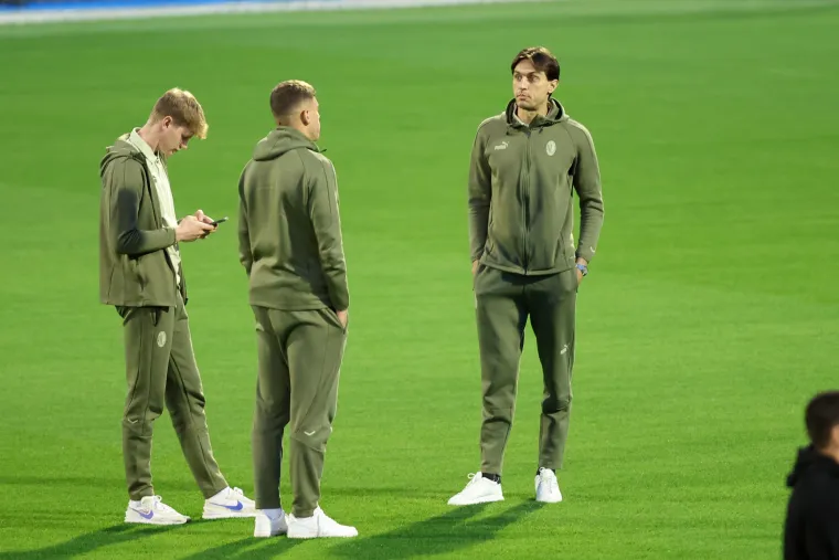 Nesvakida&scaron;nje scene na Maksimiru: Rossoneri nisu odradili trening, &scaron;etali su po stadionu