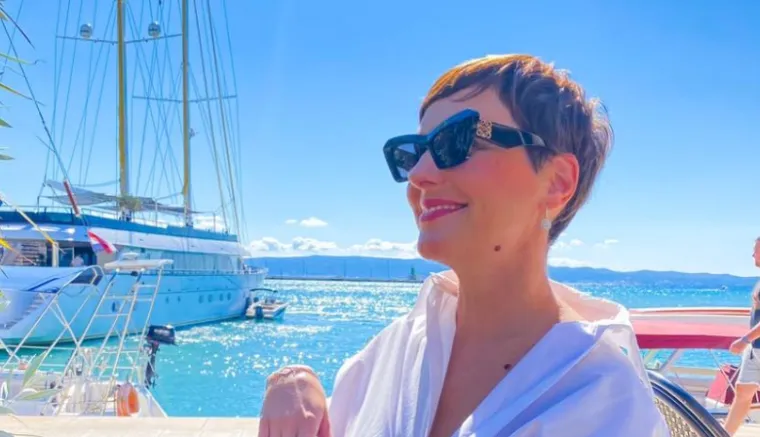 Irena Pecotić je na Instagram Storyju sinoć podijelila novu objavu: &quot;Fala ti Bože, sutra poskupljuje gorivo&quot;, napisala je te stavila emotikone koji plaču od smijeha.
