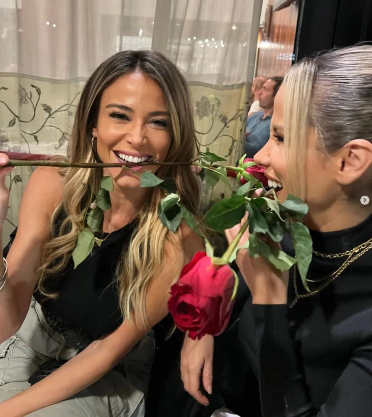 Diletta prvo pokazala kako izgleda u noćnom izlasku, pa dok je na poslu. Ne možemo odlučiti gdje je vi&scaron;e seksi